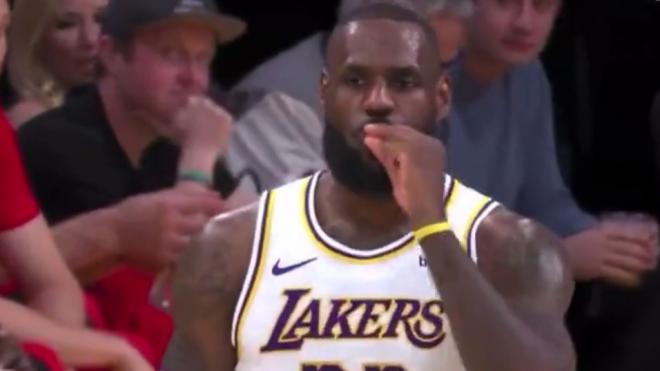 Lebron James y el porro imaginario en sus celebraciones con los Lakers: el gesto más polémico de la NBA