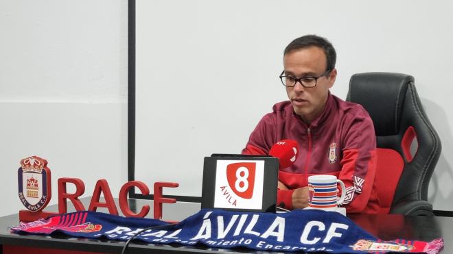 Miguel de la Fuente, entrenador del Real ávila. (Fuente: @LaJornada_Avila)