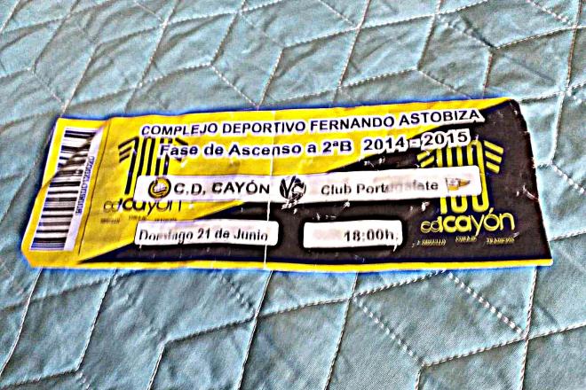 Entrada de Sarón, del año 2015, para la ida de la eliminatoria de ascenso que disputaron CD Cayón y Portugalete Club.