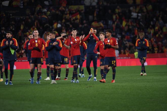 Rostros serios en la selección española a pesar de la victoria, por la lesión de Gavi (Cordon Pr