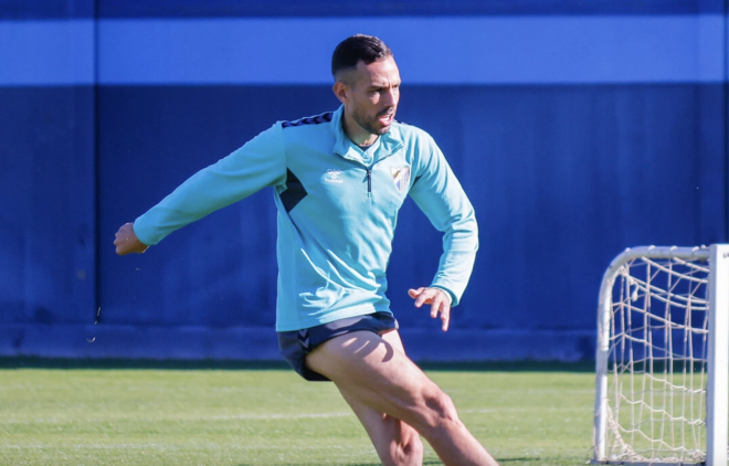 Manu Molina, en un entrenamiento con el Málaga. (MCF)