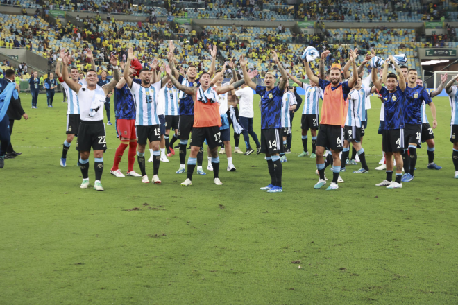 Los argentinos celebran la victoria ante Brasil.