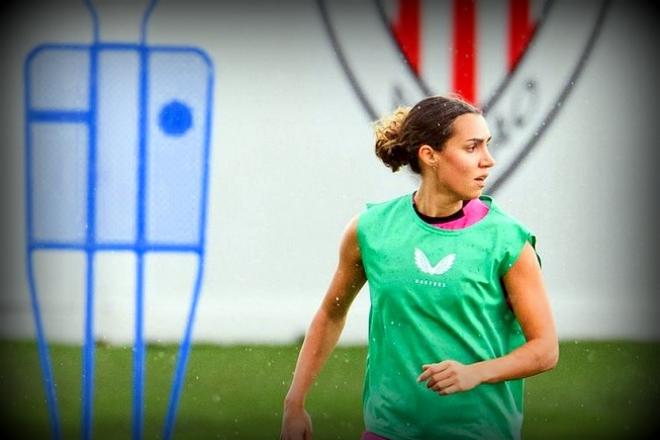 La jugadora del Athletic Club Femenino Bibiane Schulze, entrenando en Lezama.