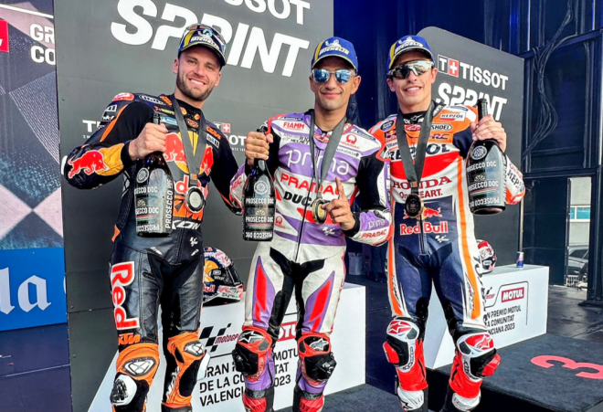 Jorge Martín, con Brad Binder y Marc Márquez en el podio de la sprint (Foto: MotoGP).