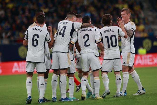 Los jugadores del Real Madrid celebran el gol de Rodrygo al Cádiz (Foto: Cristo García).