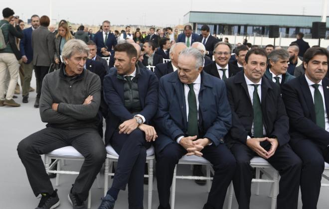 Manuel Pellegrini, Joaquín Sánchez, Rafael Gordillo, José Miguel López Catalán y Ángel Haro (foto: Kiko Hurtado).