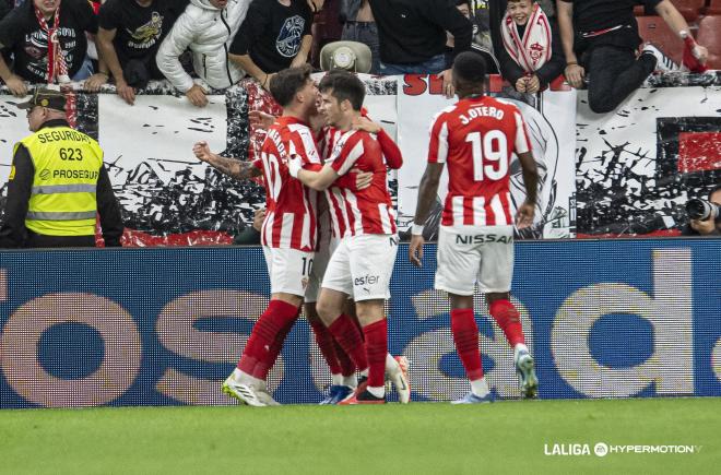 Gaspar Campos celebra su gol en el Sporting - Eldense (Foto: LALIGA).