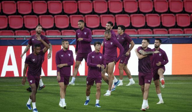 El Sevilla FC entrenando antes de un partido de Champions League (Fuente: Cordon Press)