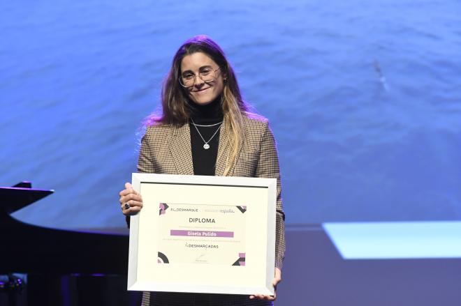 Gisela Pulido recoge el premio en la Gala Desmarcadas 2023 (Foto: Kiko Hurtado).