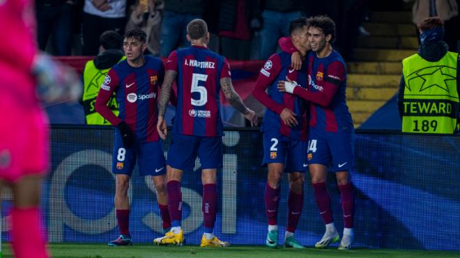 Los jugadores del Barça celebrando el gol de Cancelo (@FCBarcelona_es)