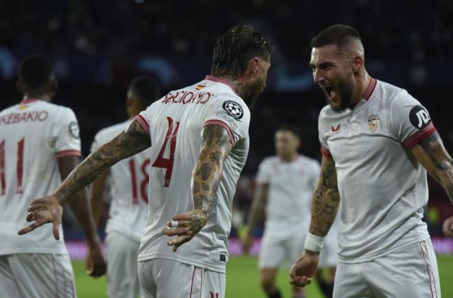 Ramos y Gudelj, celebrando el gol del Sevilla (Foto: Kiko Hurtado).