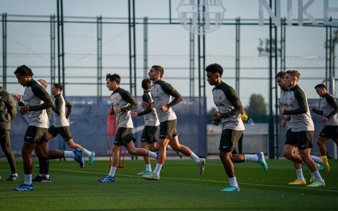 Los jugadores del Barcelona en un entrenamiento de Xavi Hernández (Foto: FCB).