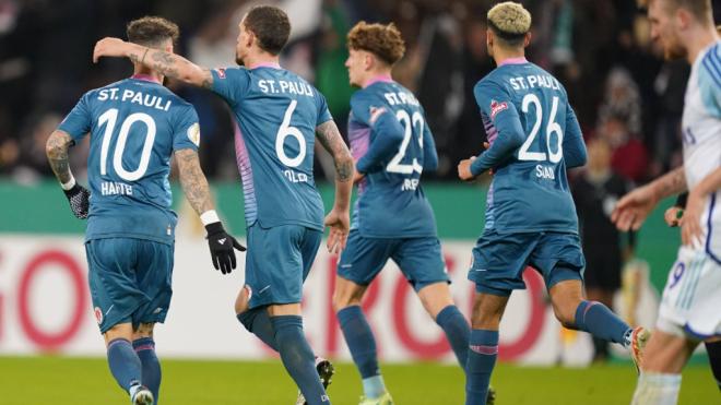 Los jugadores del St. Pauli celebran un gol en un encuentro de 2. Bundesliga (Cordon Press)