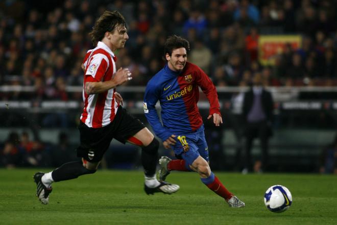 Fernando Amorebieta persigue a Leo Messi (Foto: CordonPress).