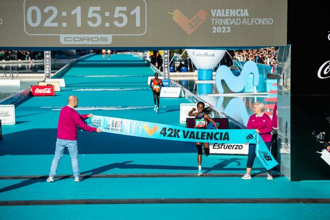 Degefa gana Maratón Valencia