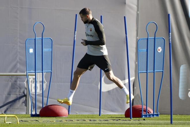 Íñigo Martínez, en un entrenamiento con el Barcelona (Foto: Cordon Press).