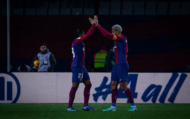 Ronald Araujo y Jules Koundé celebrando la victoria en el Barcelona-Atlético (Foto: FCB).