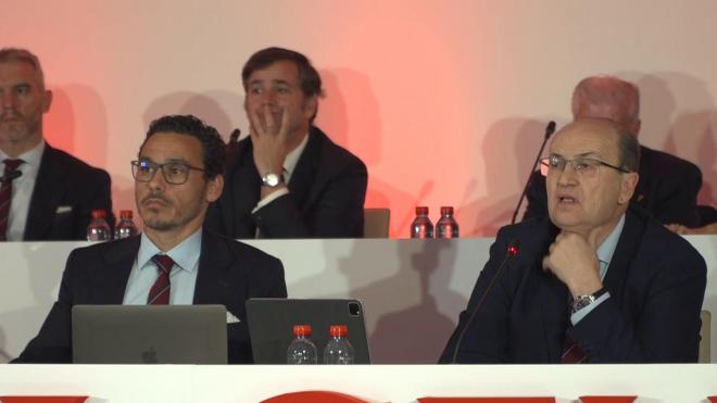 Pepe Castro y Del Nido Carrasco, juntos en la junta de accionistas del Sevilla.