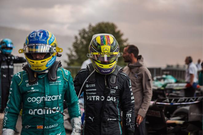 Lewis Hamilton y Fernando Alonso, en el GP de Países Bajos (Foto: Cordon Press).