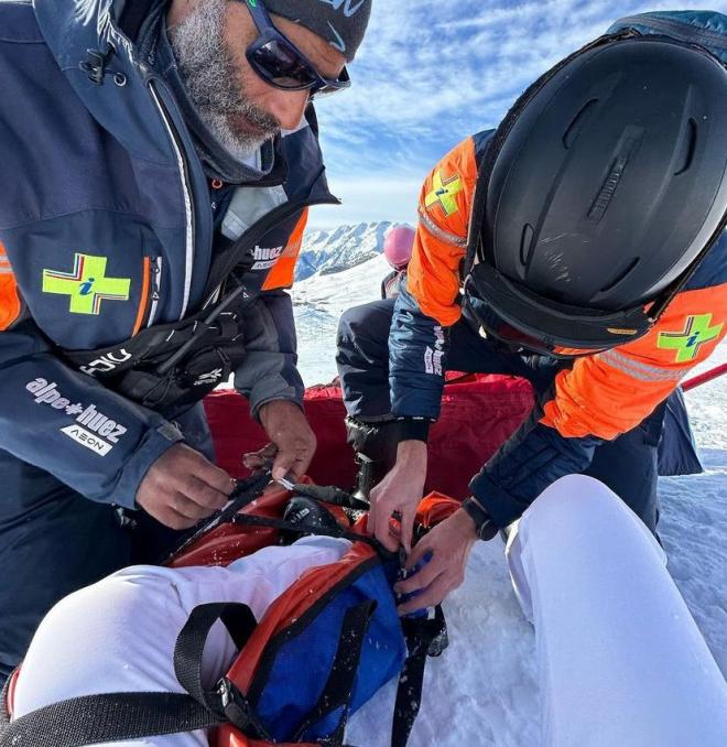 Marta Díaz, retirada en camilla de las pistas de esquí (@marta_diiaz)