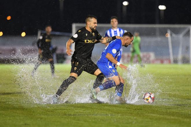 Negredo, durante el Arandina - Cádiz (Foto: CCF).