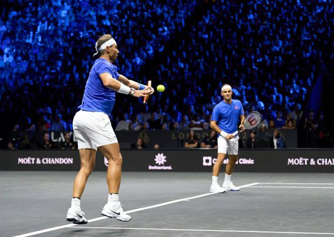 Roger Federer y Rafa Nadal haciendo equipo en el torneo Laver Cup del 2022 (Cordon Press)