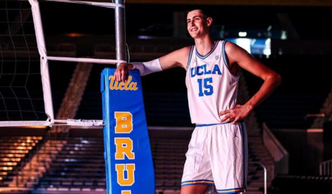 Aday Mara posando con la camiseta de UCLA (Fuente: @Adaymara15)