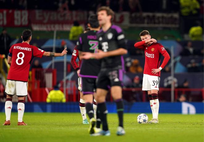 Los jugadores del Manchester United se lamentan tras caer ante el Bayern (Foto: Cordon Press).