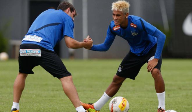 Neymar en un entrenamiento son el Santos (Fuente: Cordon Press)