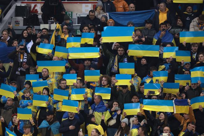 Aficionados de Ucrania, en el partido ante Italia (Foto: Cordon Press).