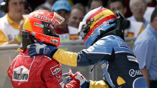 Michael Shumacher y Fernando Alonso, celebrando un podio (Foto: Cordon Press).