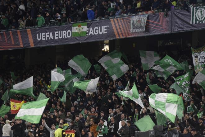 Imagen de la afición del Betis ante el Rangers (Foto: Kiko Hurtado).