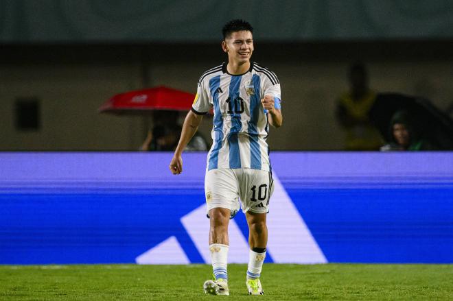 Claudio Echeverri, celebrando un gol con Argentina sub-17 (Foto: Cordon Press).