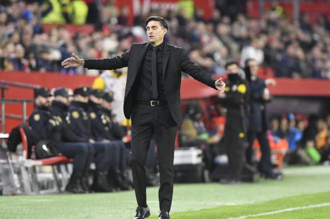 Diego Alonso, destituido como técnico del Sevilla.