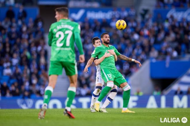 Igor Zubeldia en un lance del Real Sociedad-Betis (Foto: LaLiga).