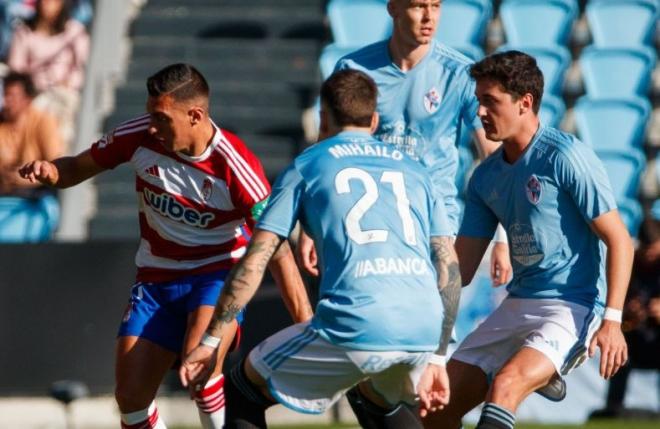 Carlos Dotor y Mihailo Ristic en el Celta Granada. (Foto: LaLiga).