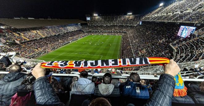 Mestalla de noche