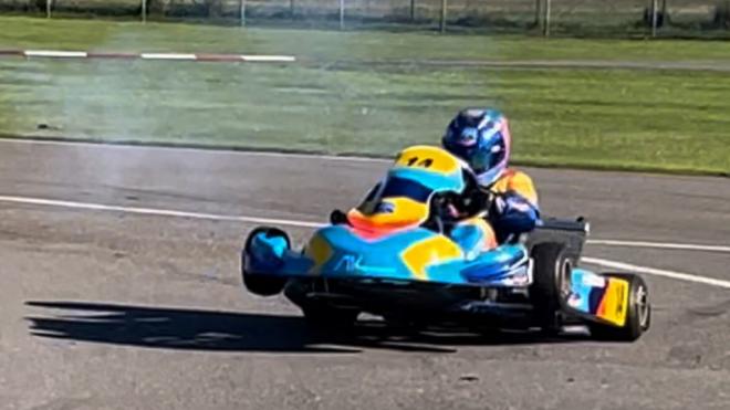 Fernando Alonso, rodando en su circuito en Oviedo (Instagram)