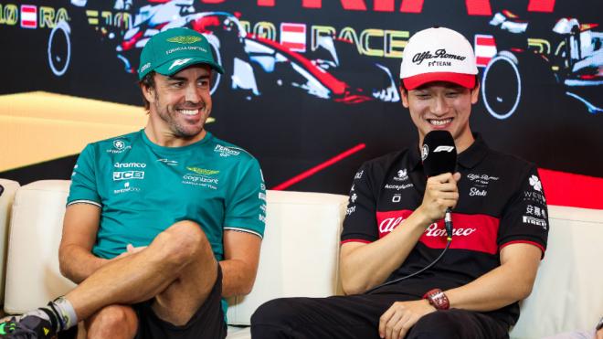 Fernando Alonso y Guanyu Zhou, en la rueda de prensa del GP de Austria (Foto: Cordon Press).