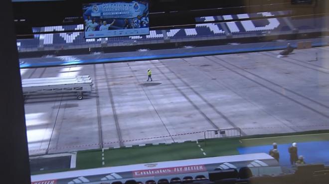 El Bernabéu sin césped desde el palco del estadio.