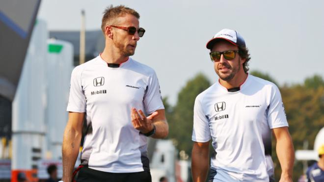 Jason Button y Fernando Alonso, en 2016 (Foto: Cordon Press).