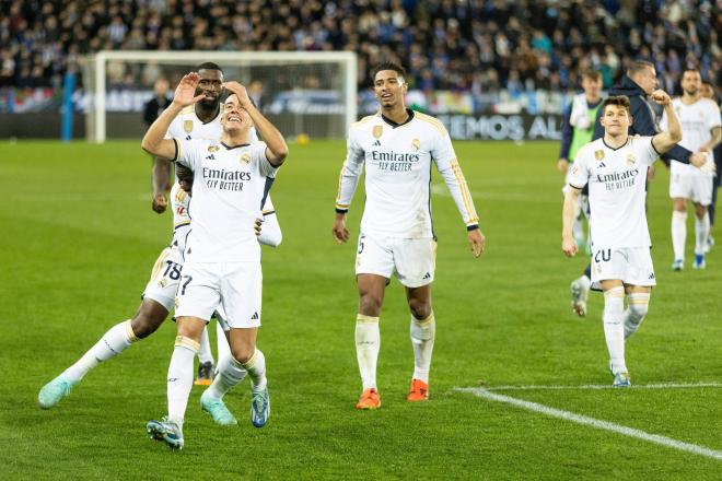 Lucas Vázquez celebra la victoria del Real Madrid ante el Alavés. (Foto: Cordon Press).