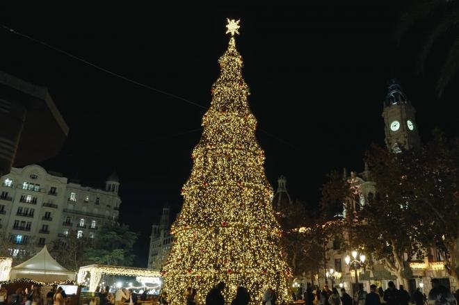 El Valencia CF y el Banco de Alimentos de Valencia juegan, en Navidad y la Noche de Reyes, ‘el otro partido'