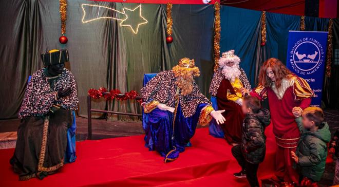 El Valencia CF y el Banco de Alimentos de Valencia juegan, en Navidad y la Noche de Reyes, ‘el otro partido'