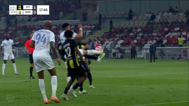 El penalti de Benzema que provocó el gol de CR7.