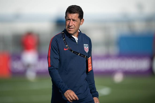 Tab Ramos, dirigiendo a las selecciones inferiores norteamericanas (Foto: Cordon Press).
