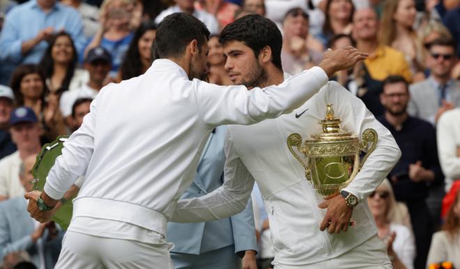 Carlos Alcaraz y Novak Djokovic en Wimbledon (Fuente: Cordon Press)
