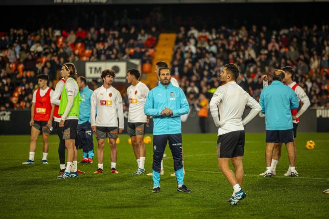 Los jugadores del Valencia en el entrenamiento en el Estadio de Mestalla.