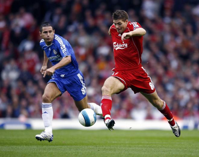 Lampard y Gerrard en un partido de la Premier entre Chelsea y Liverpool.