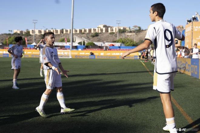 David García y Mikel, celebrando un gol ante el Rayo (Foto: LALIGA).